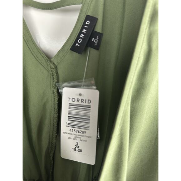 NWT Torrid Babydoll Challis Sharkbite Flutter Sleeve Top Green Plus Size 2 2X - Picture 8 of 16